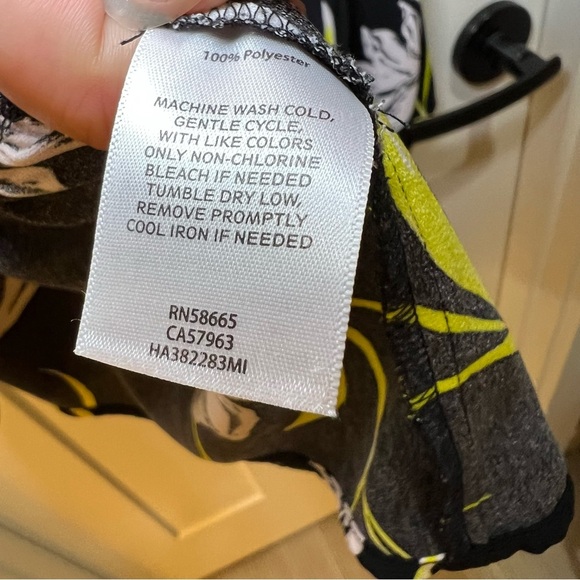 HALOGEN Black Yellow Pink Floral Peplum Sleeveless Shift Dress Size Medium - Picture 5 of 8